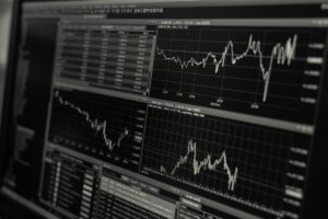 Read more about the article Discover the Key Differences between Index Funds and ETFs